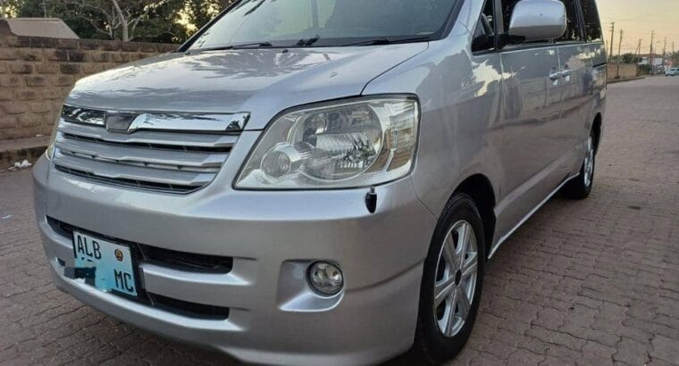 Toyota Noah Clean