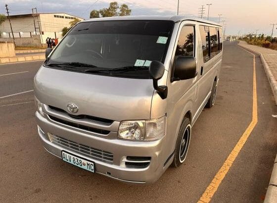 Toyota Hiace Quantum 2010 IVA 15 lugares