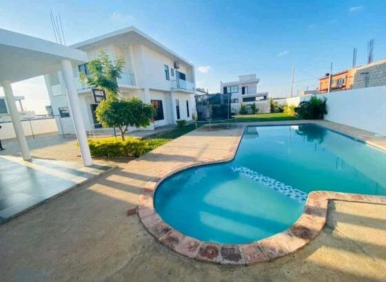 Moradia Duplex T4 em Mapulene